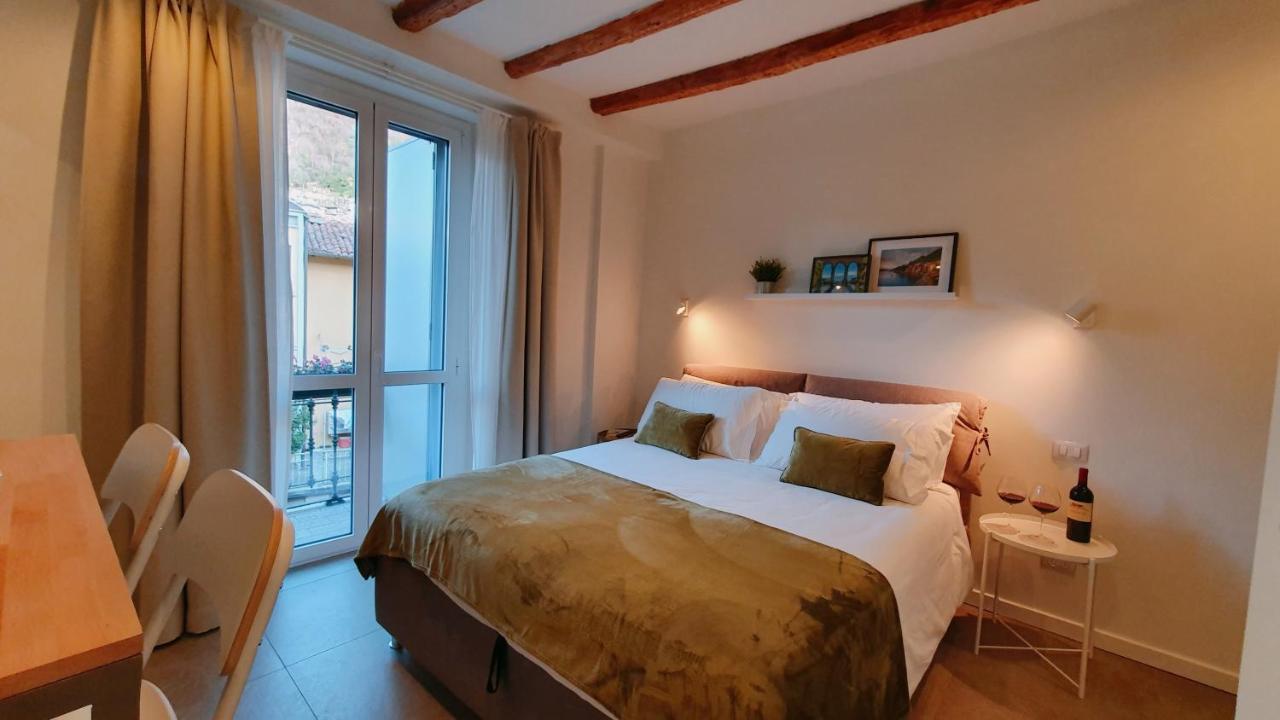 Foscolo 9 Room - Breakfast Como Bagian luar foto