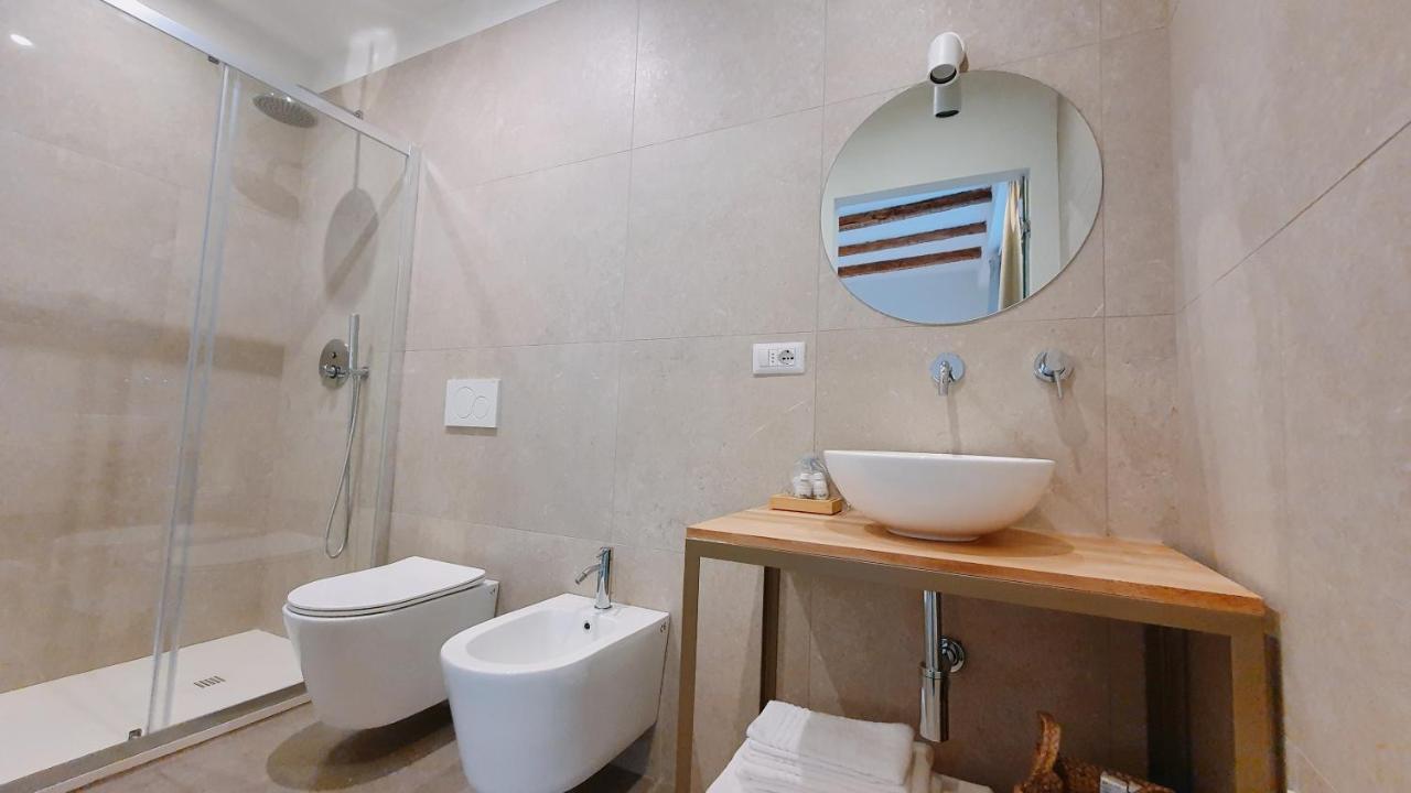 Foscolo 9 Room - Breakfast Como Bagian luar foto