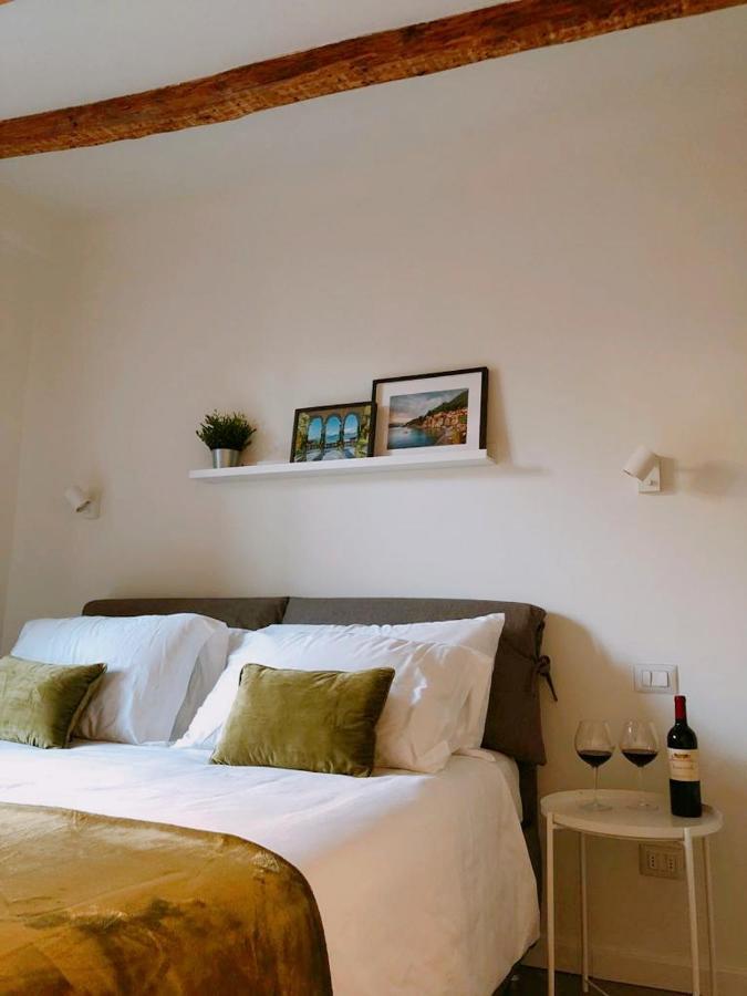 Foscolo 9 Room - Breakfast Como Bagian luar foto