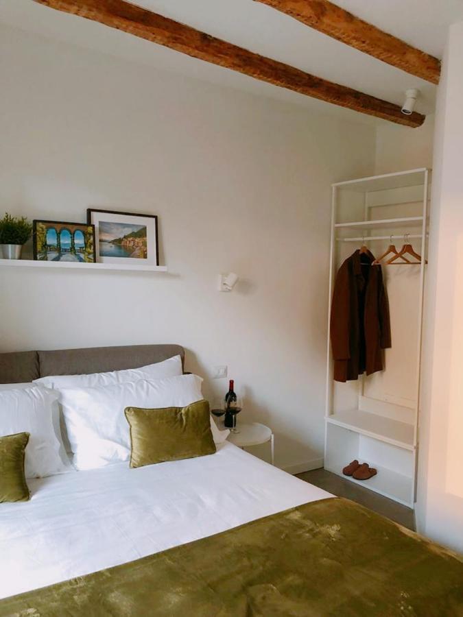 Foscolo 9 Room - Breakfast Como Bagian luar foto