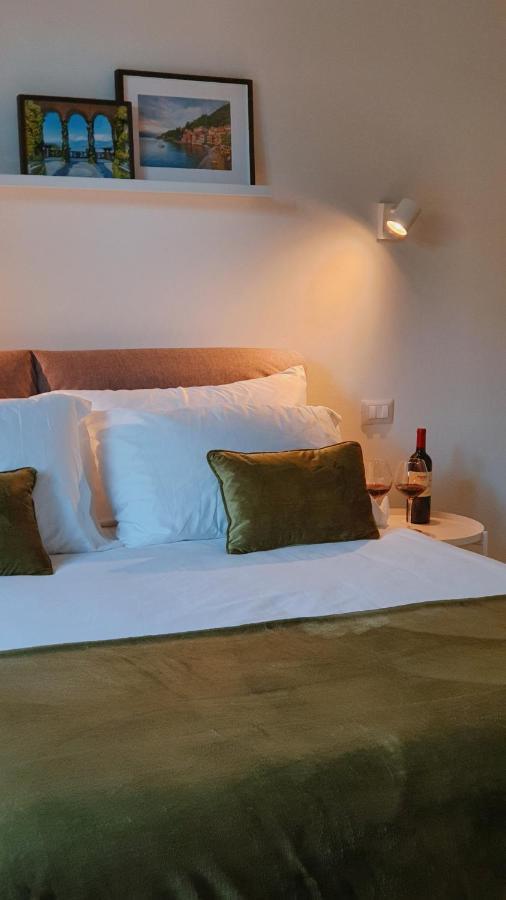 Foscolo 9 Room - Breakfast Como Bagian luar foto
